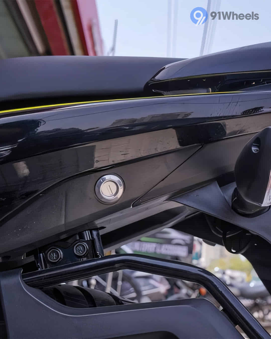 Seat Remove/Fix Lock Seat Remove/Fix Lock