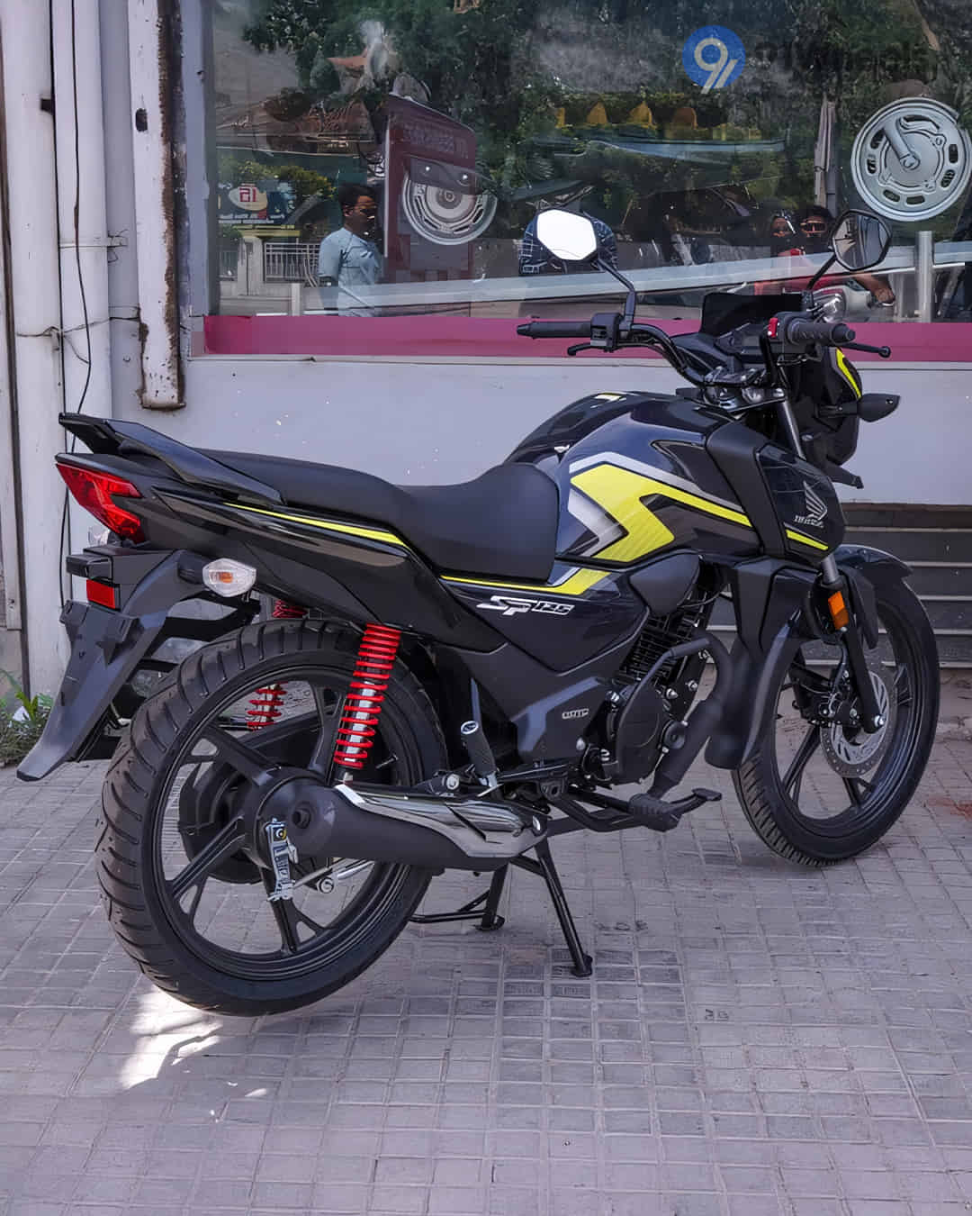 Right Rear Three Quarter Right Rear Three Quarter