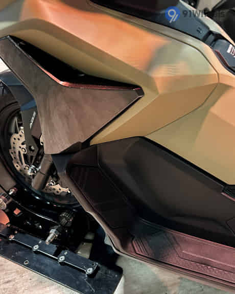 X-ADV 2025-2026 Floorboard