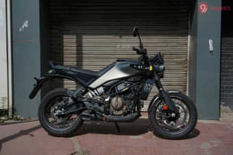 Husqvarna Svartpilen 401 Right Side View Husqvarna Svartpilen 401 Right Side View