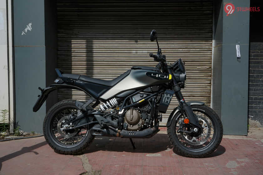 Husqvarna Svartpilen 401 Right Side View Husqvarna Svartpilen 401 Right Side View