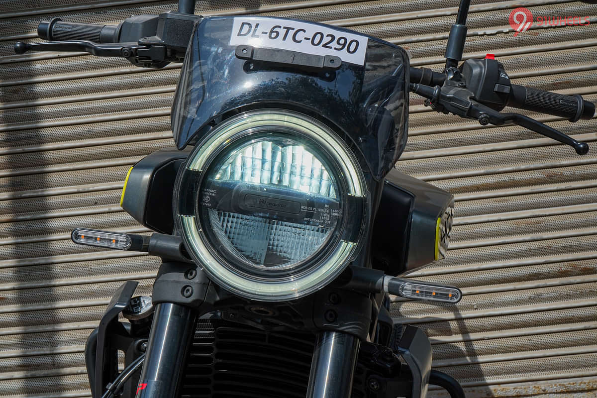 Husqvarna Svartpilen 401 Head Light