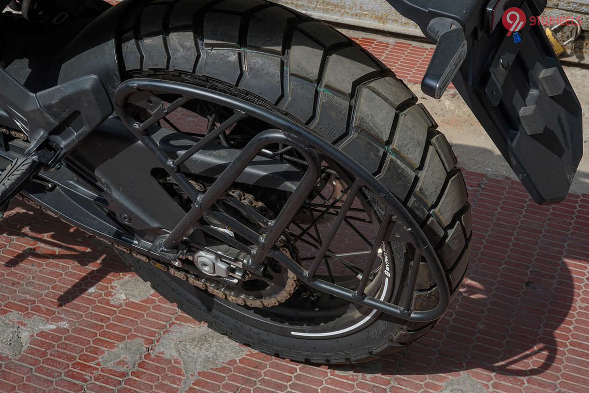 Husqvarna Svartpilen 401 Saree Guard