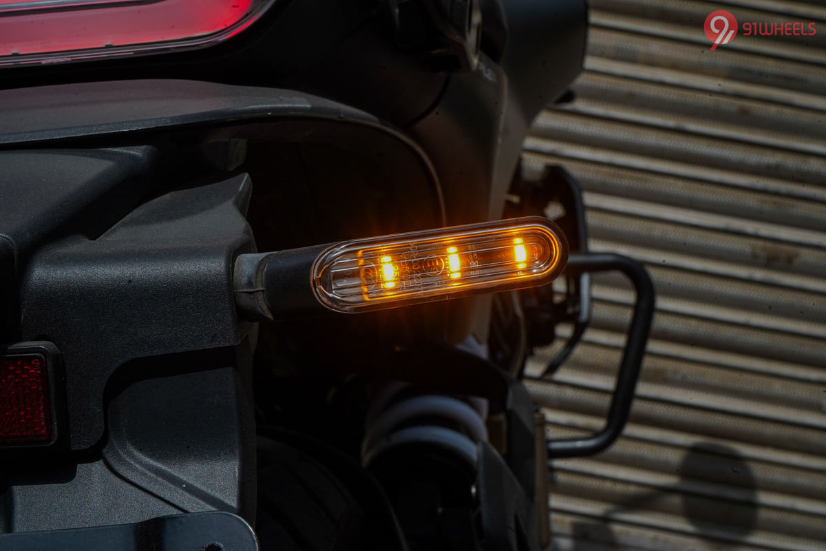 Husqvarna Svartpilen 401 Rear Turn Indicators