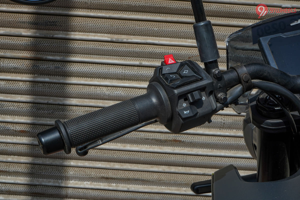 Husqvarna Svartpilen 401 Left Side Handelbar Grip
