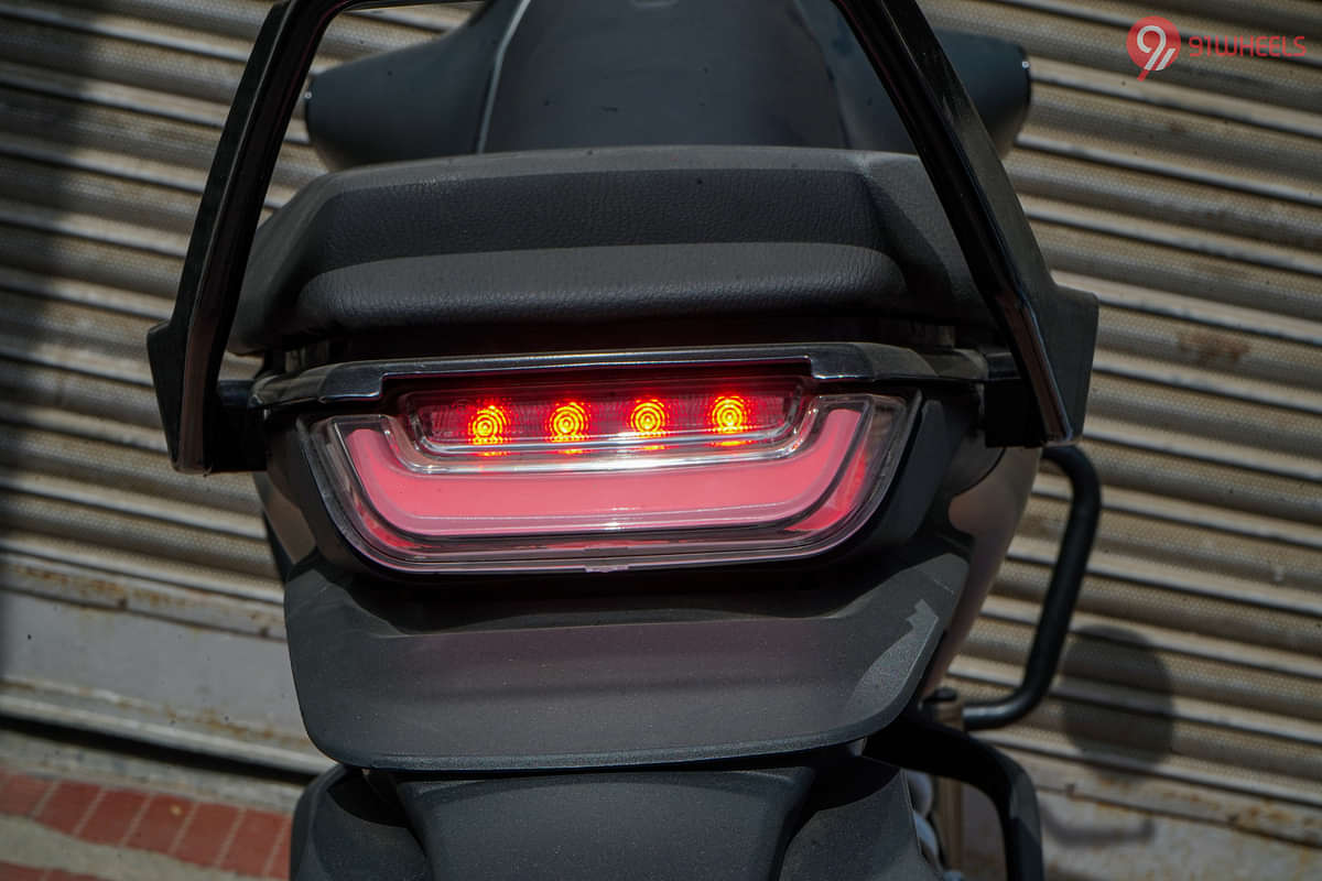 Husqvarna Svartpilen 401 Tail Light