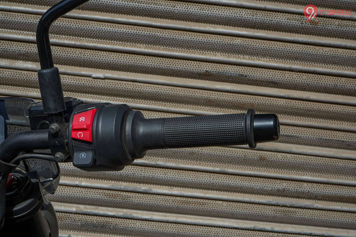 Husqvarna Svartpilen 401 Right Side Handelbar Throttle Grip