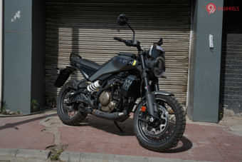 Husqvarna Svartpilen 401 Right Front Three Quarter Husqvarna Svartpilen 401 Right Front Three Quarter