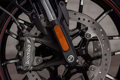 Indian Motorcycle Challenger Limited Black Metallic Front Disc Brake