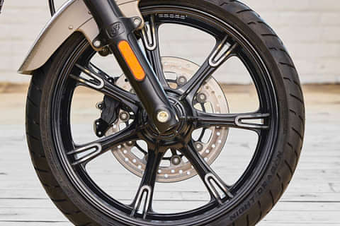 Indian Motorcycle Chief Dark Horse Alumina Jade Smoke Front Tyre