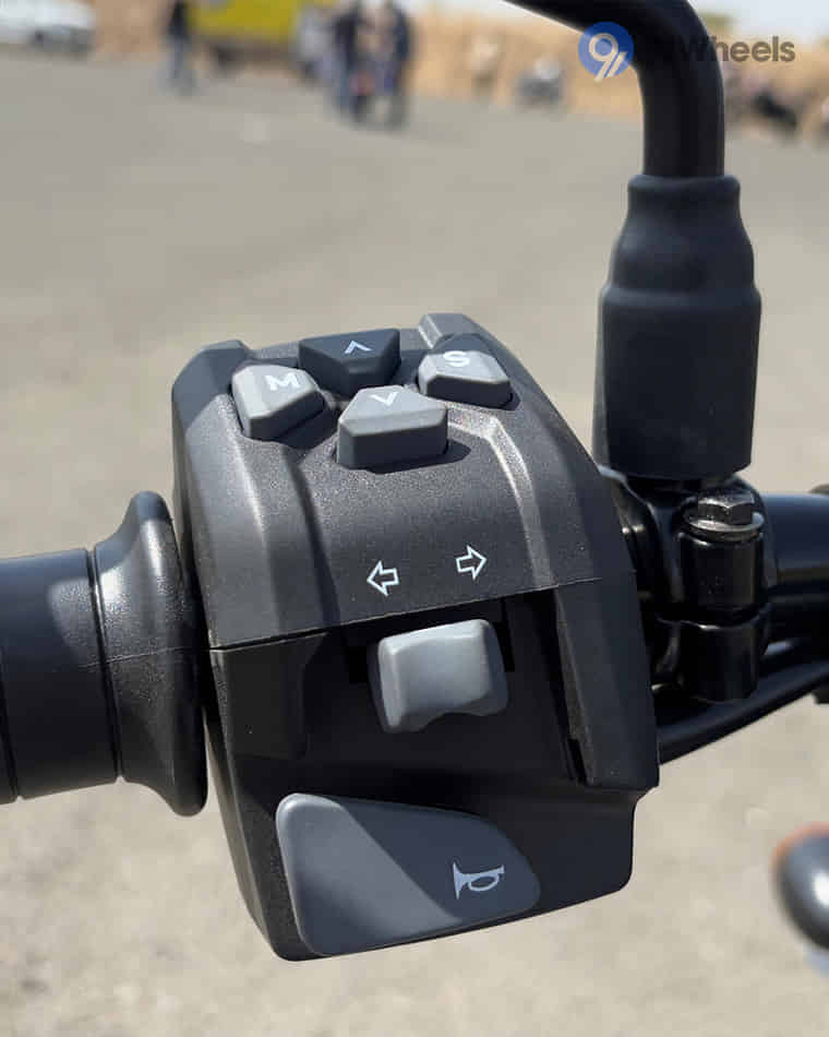 Handlebar & Console Area - 3