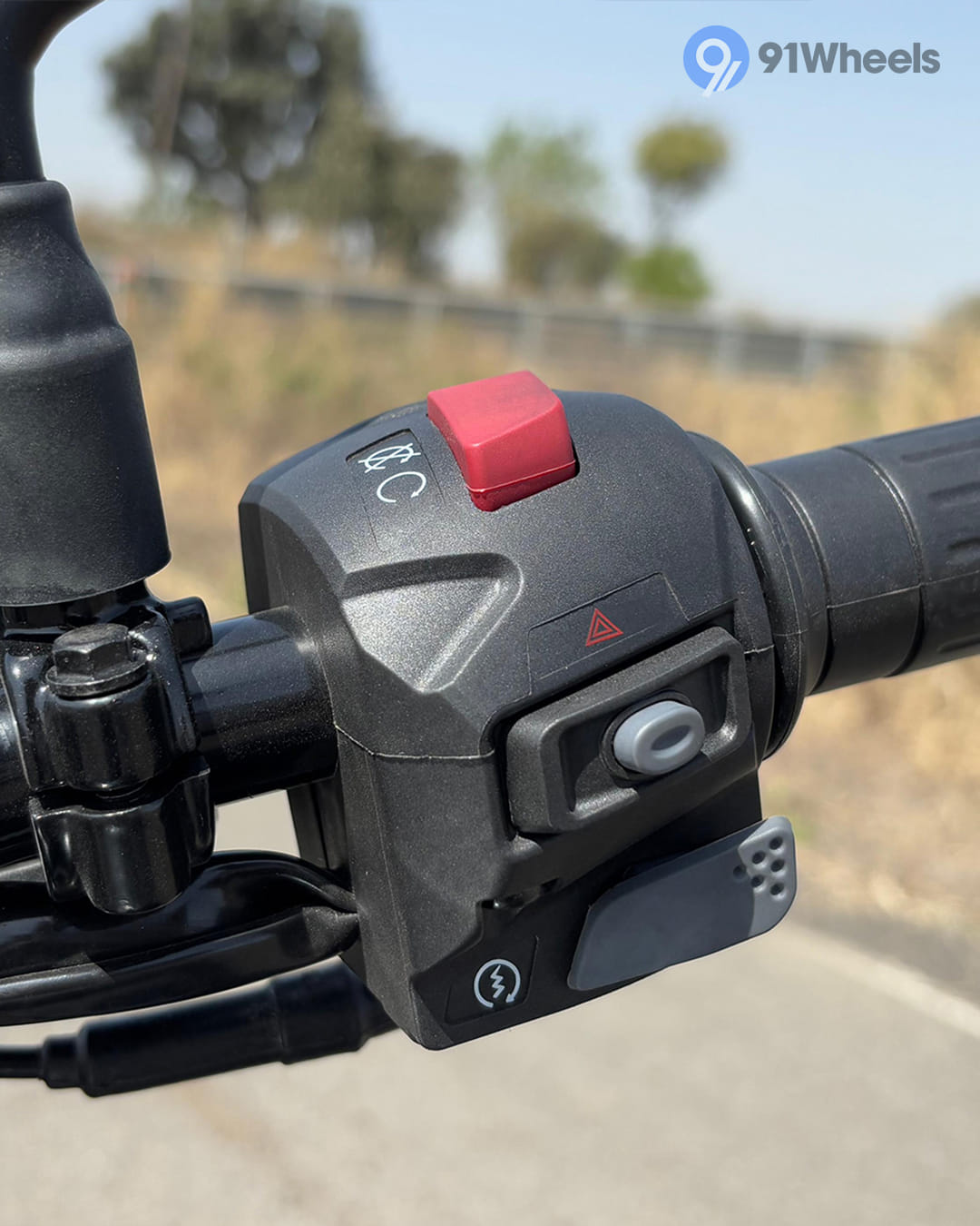 Handlebar & Console Area - 6 Handlebar & Console Area - 6