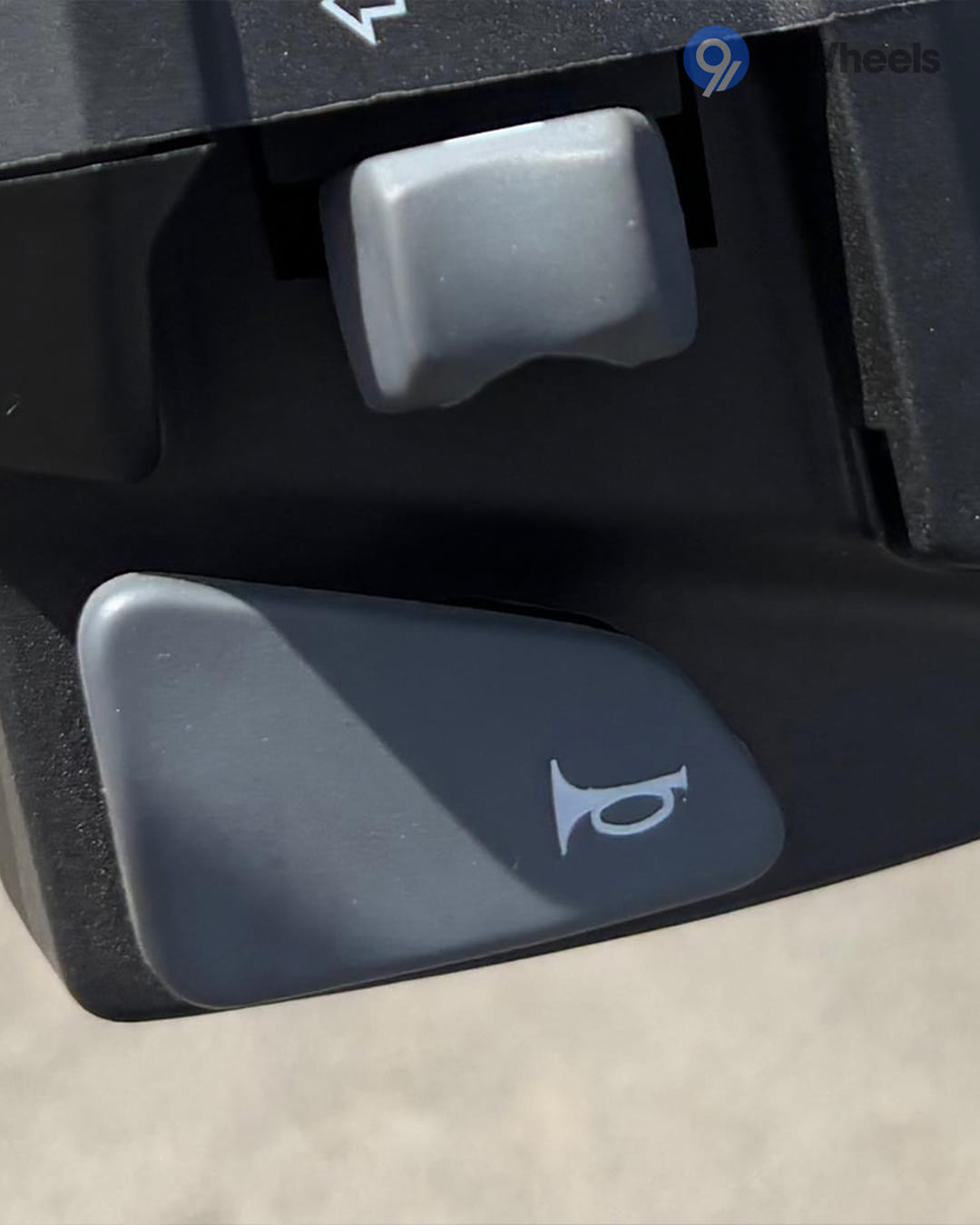 Handlebar & Console Area - 1 Handlebar & Console Area - 1