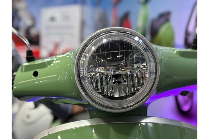 Jitendra EV Yunik Head Light