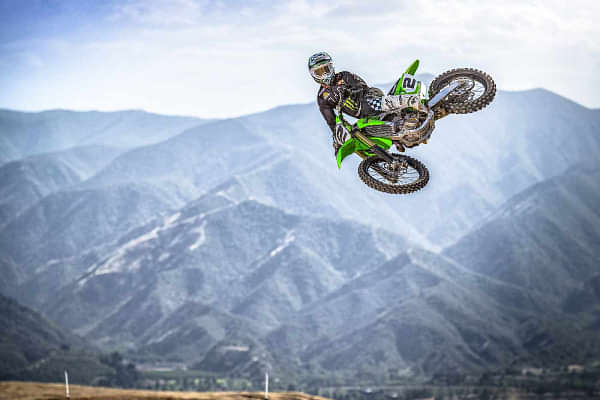 Kawasaki KX 450 Cornering Shot