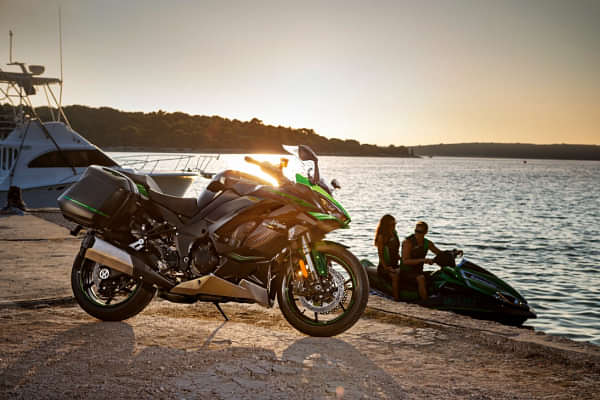 Kawasaki Ninja 1000 Side Profile LR