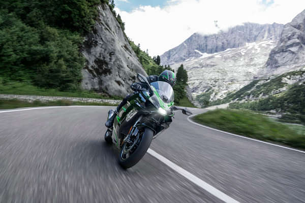 Kawasaki Ninja H2 SX SE Riding Shot