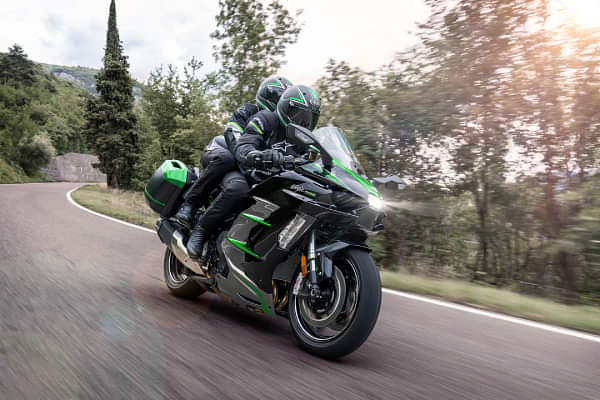 Kawasaki Ninja H2 SX SE Riding Shot