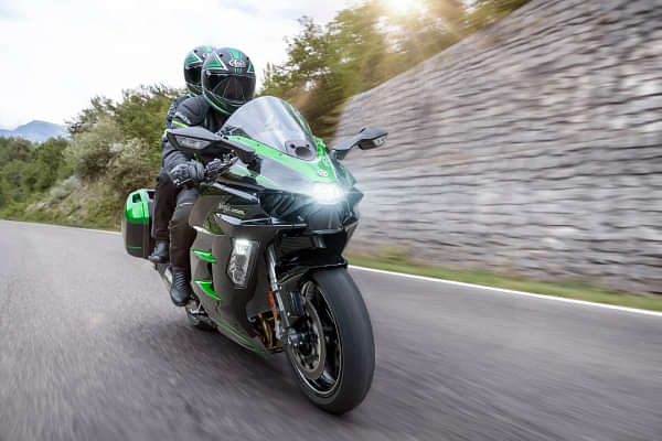 Kawasaki Ninja H2 SX SE Riding Shot