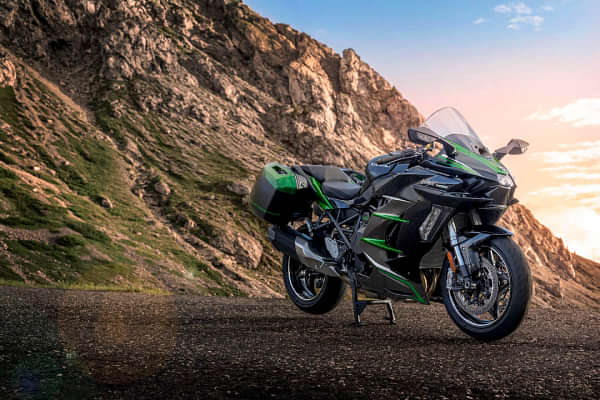 Kawasaki Ninja H2 SX SE Right Front Three Quarter