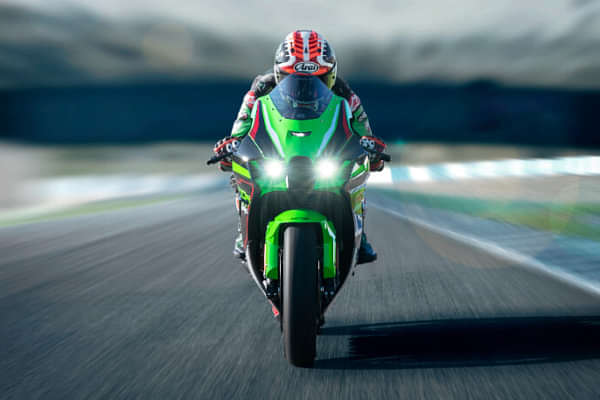 Kawasaki Ninja ZX 10 R Riding Shot