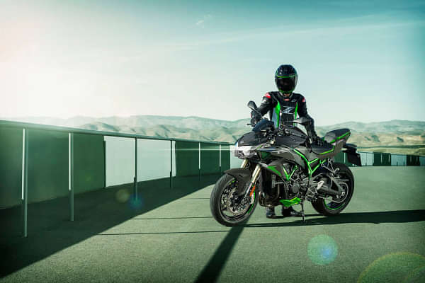 Kawasaki Z H2 Cornering Shot