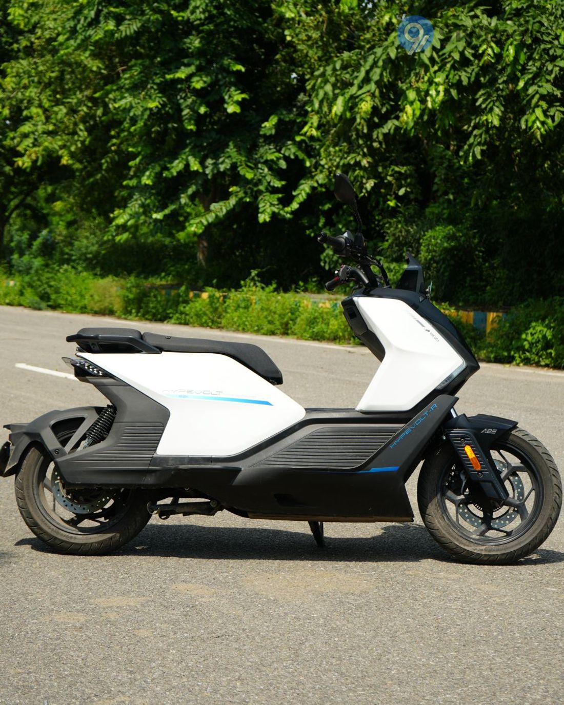 Hypevolt-R Right Side View Hypevolt-R Right Side View