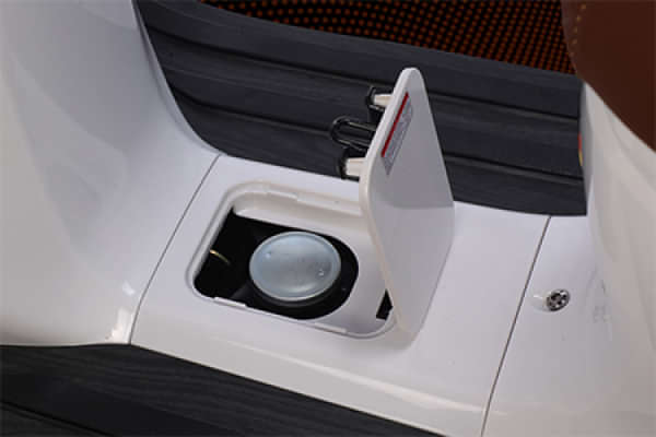 Keeway Sixties 300i Open Fuel Lid