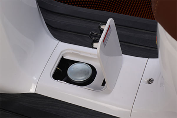 Keeway Sixties 300i Open Fuel Lid