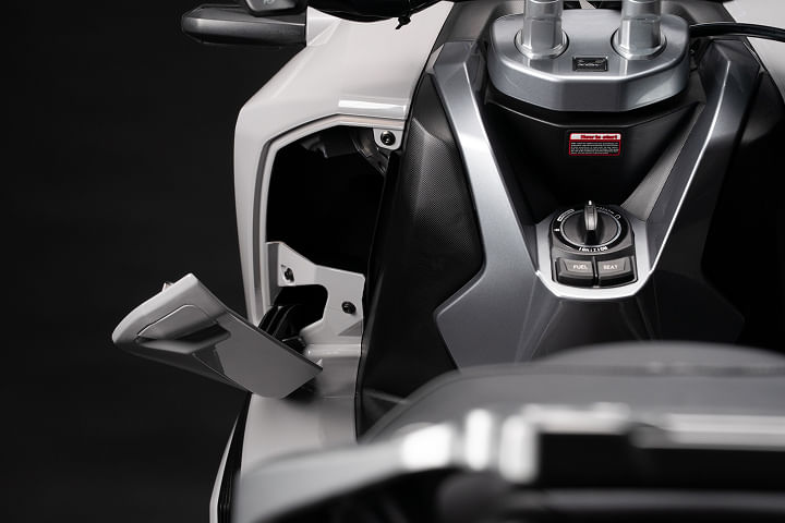 Keeway XDV 125 Evo Pro Glove Box