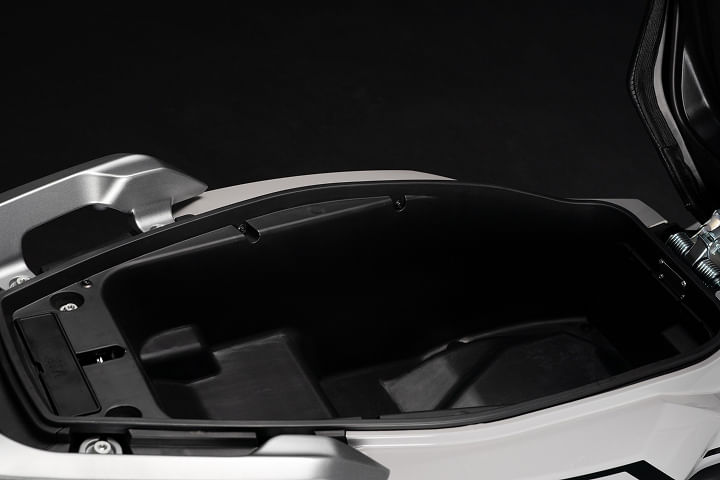 Keeway XDV 125 Evo Pro Underseat Storage