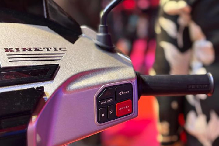 Kinetic DX Multifunction Switchgear Right