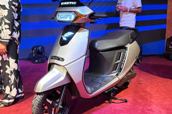 Kinetic DX Left Front Three Quarter