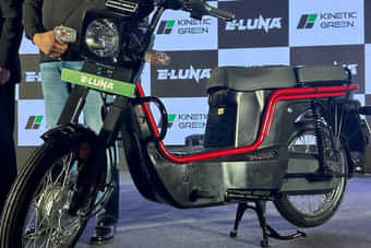 Kinetic E-Luna Right Front Three Quarter Kinetic E-Luna Right Front Three Quarter