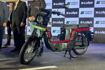 Kinetic E-Luna Left Front Three Quarter Kinetic E-Luna Left Front Three Quarter