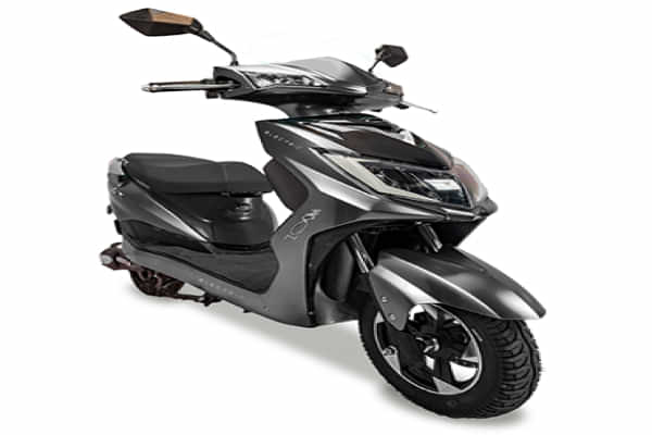 Kinetic Green Zoom 2022-2025 Right Front Three Quarter