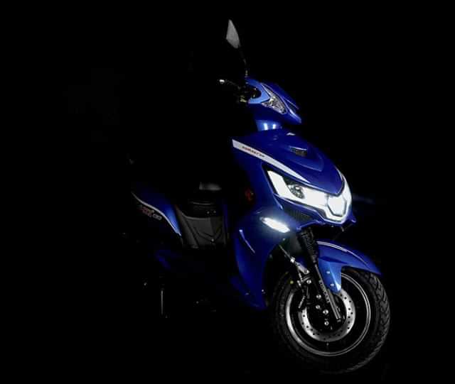 Komaki SE Right Front Three Quarter