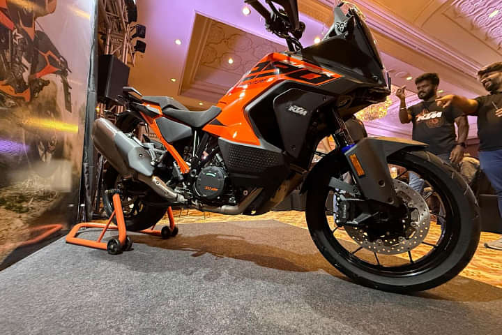 KTM 1290 Super Adventure S Right Front Three Quarter