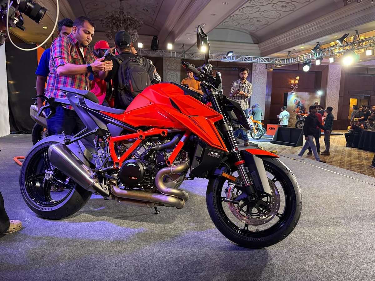 KTM 1390 Super Duke R Right Side View