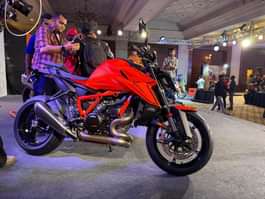1390 Super Duke R image