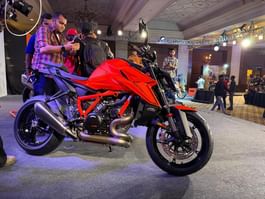 1390 Super Duke R image
