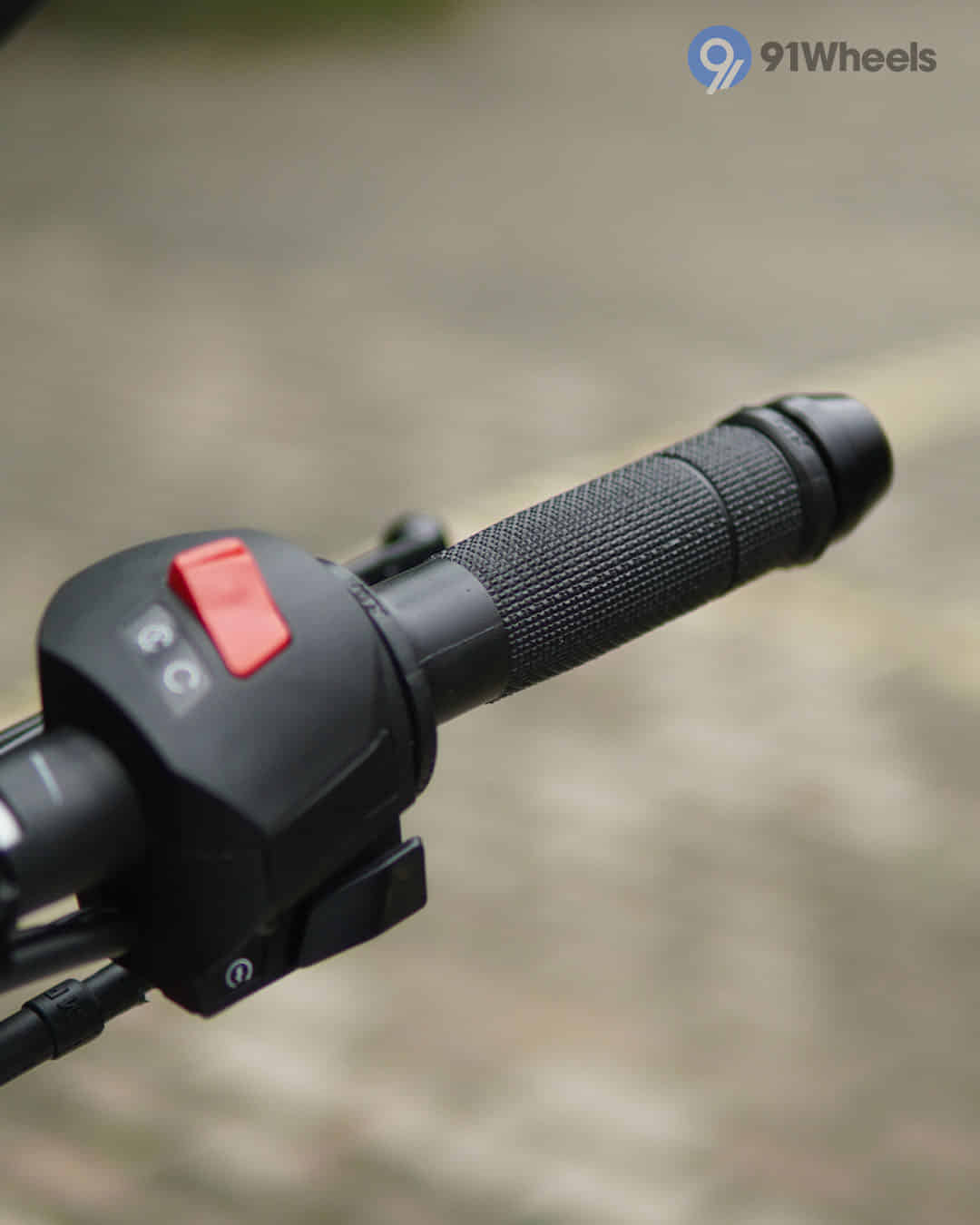 Right Side Handelbar Throttle Grip