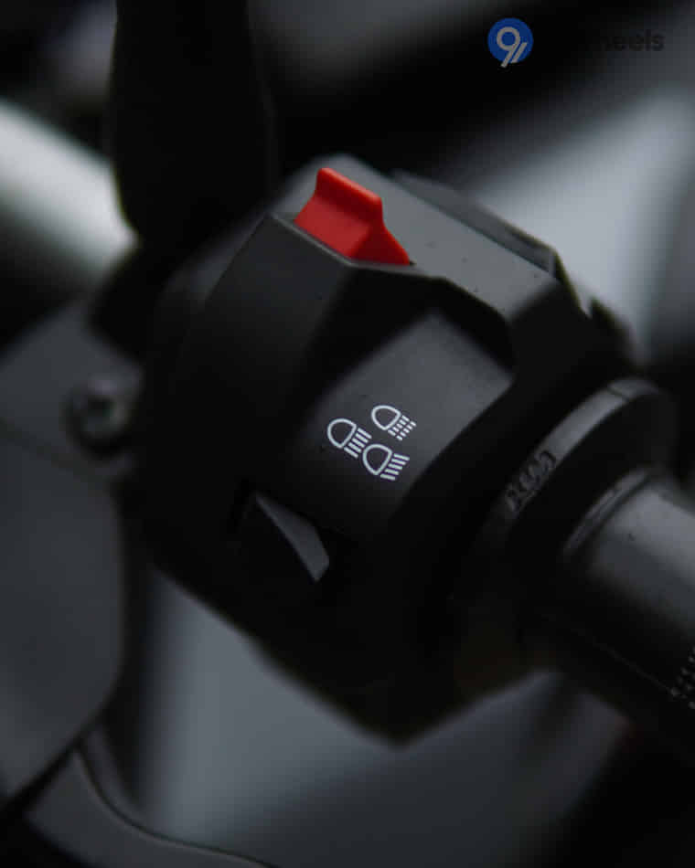 Handlebar & Console Area - 1