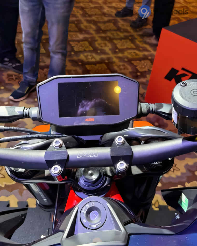 Handlebar & Console Area - 1