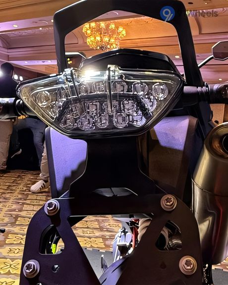890 Duke R Tail Light
