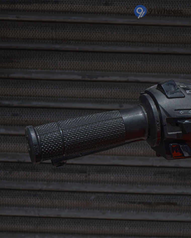 Handlebar & Console Area - 3