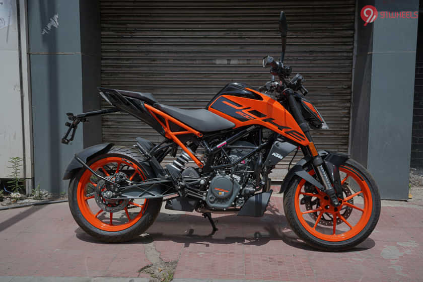 KTM Duke 200 Right Side View KTM Duke 200 Right Side View