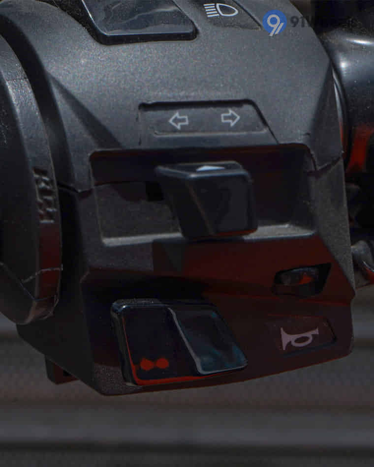 Handlebar & Console Area - 2