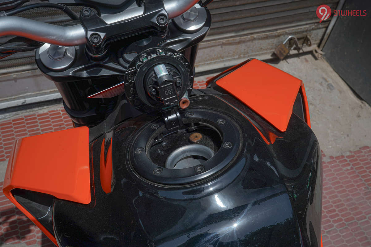 KTM Duke 200 Open Fuel Lid