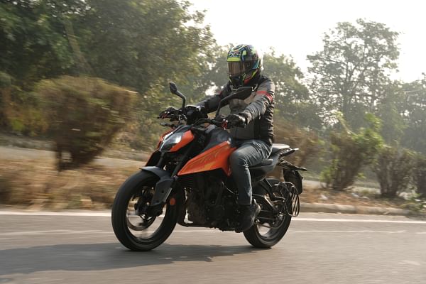 Ktm duke 250 online helmet